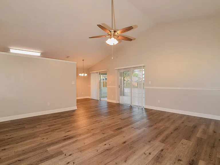 935 Brightview Dr — Photo 3