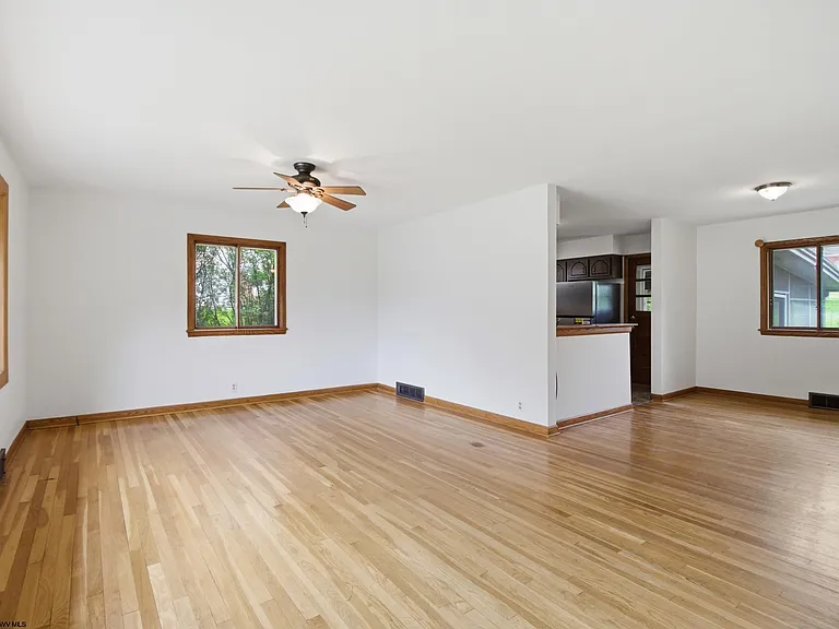 1217 Corvet Ave — Photo 4