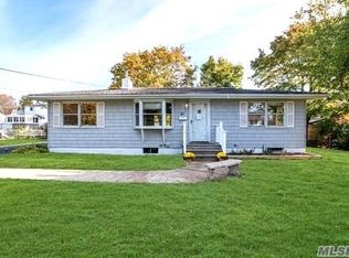 21 Laurel Rd, Ronkonkoma, NY 11779