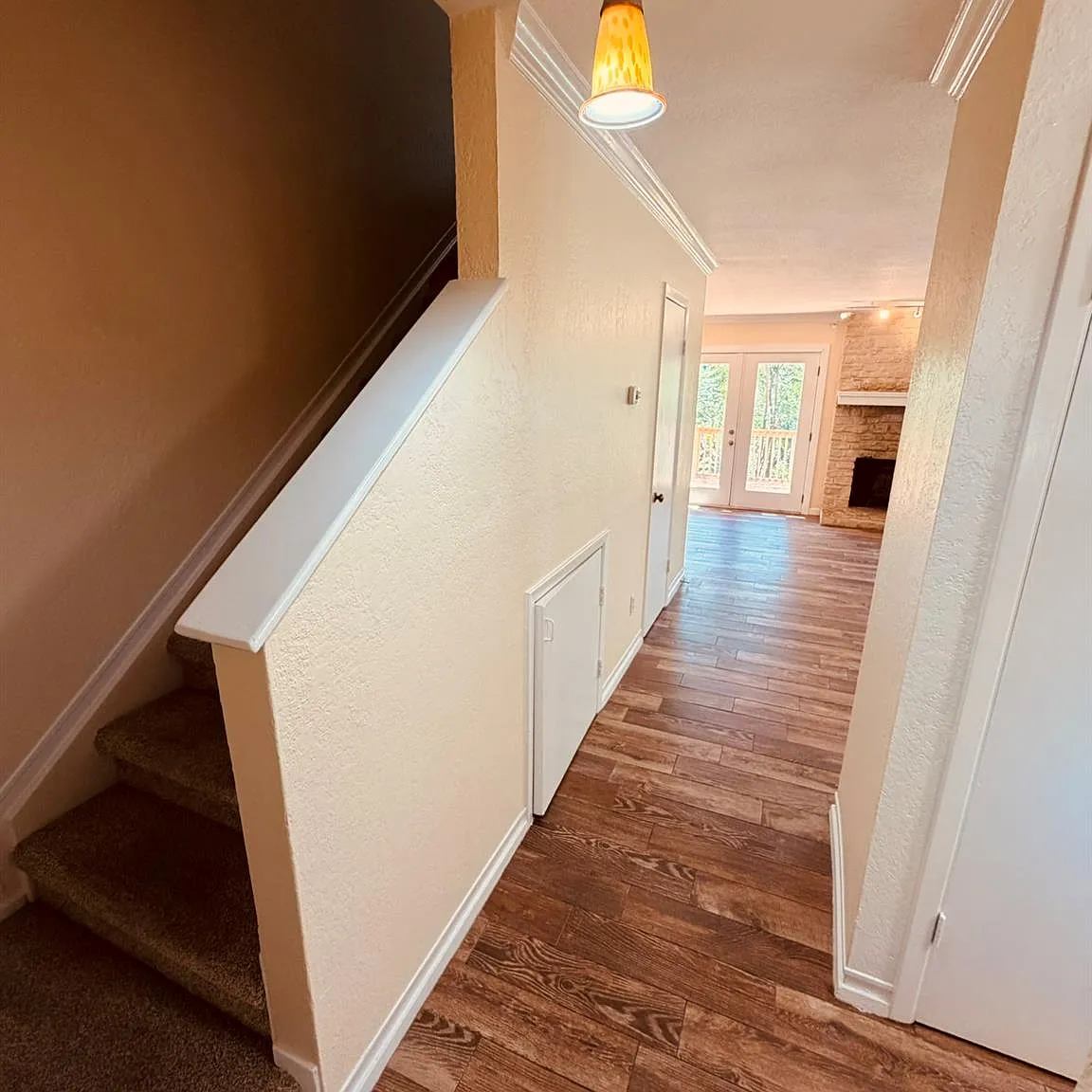2 bed, 1.5 bath, 1000 sqft, $1,700 — Photo 3