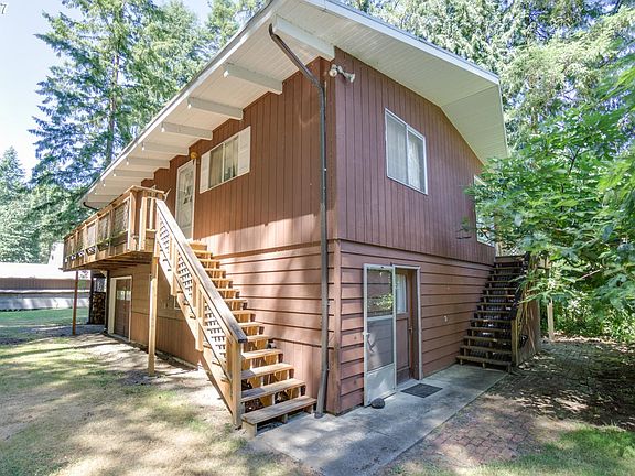 2nd image of 808 NE Cottonwood Dr