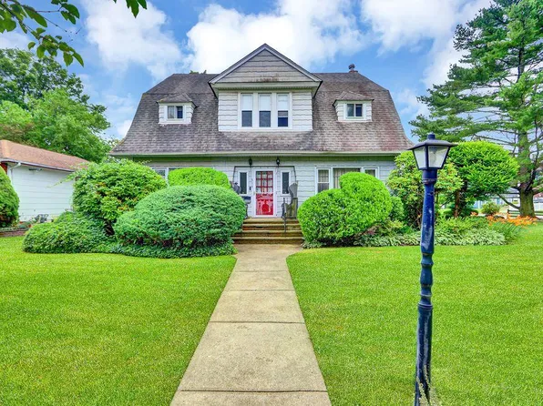 313 Pine Street, Freeport, NY 11520
