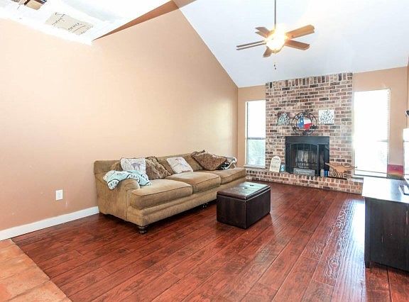 4th image of 6114 Alicia Dr
