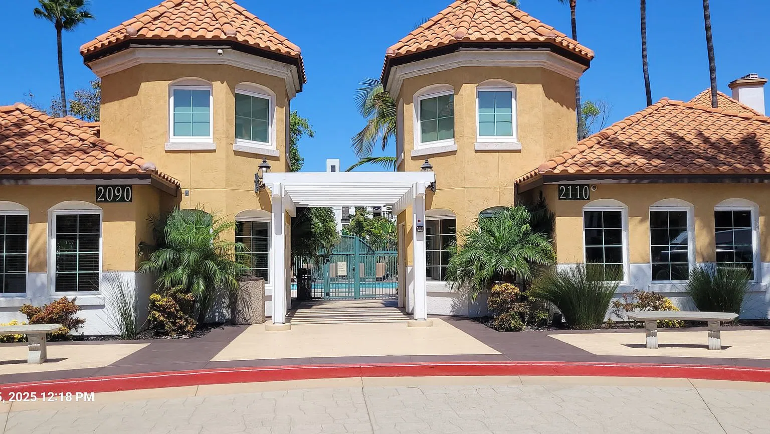 River Colony townhome - centrally located — Photo 1