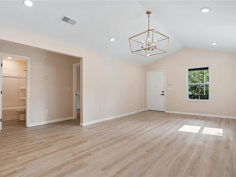 504 Piedmont Ave — Photo 4