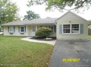 10 Roxbury Dr, Barnegat, NJ 08005