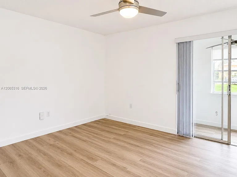 20311 NE 2nd Ave #15 — Photo 6