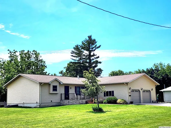 450 N 4th St, Sheffield, IA 50475