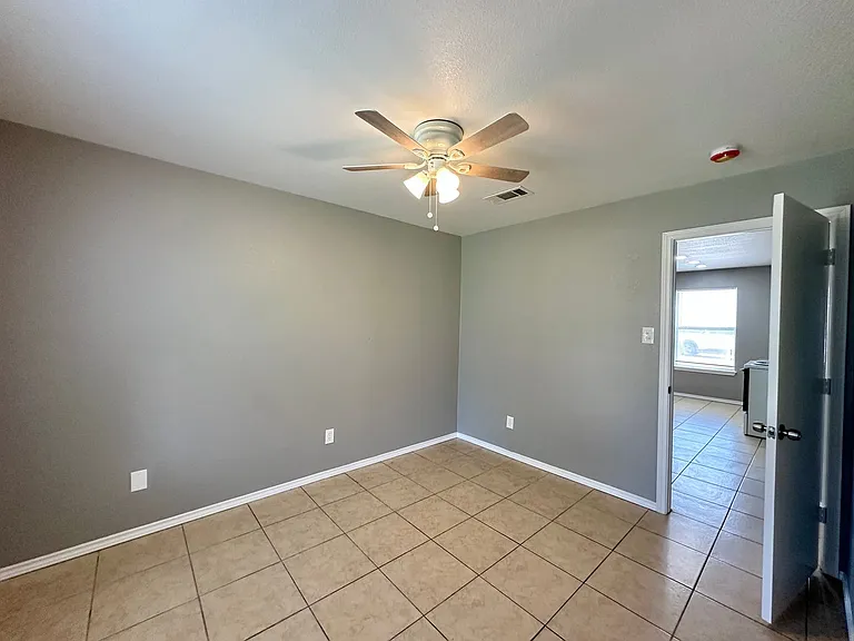 1704 Spring Rose Cir — Photo 33
