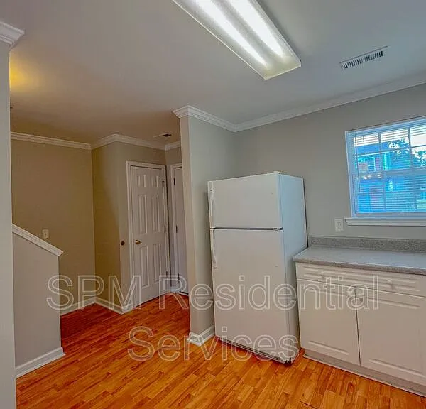 501 Shortfin Dr — Photo 5