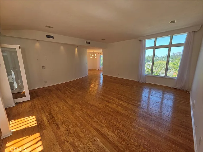 310 S Thurston Ave — Photo 5
