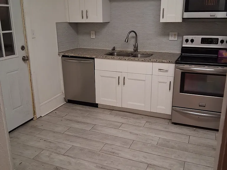 4543 Kingsbury St — Photo 2