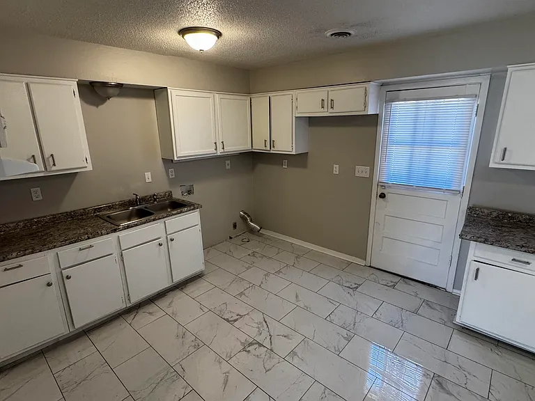 4264 Double Tree Rd — Photo 2