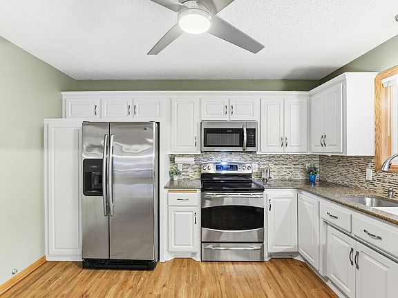 3rd image of 7127 Ivy Ridge Ln