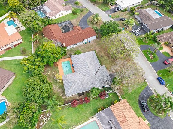 5th image of 10601 NW 43rd Court