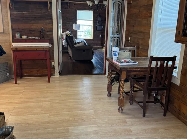 109 S 6th St, Goree, TX 76363