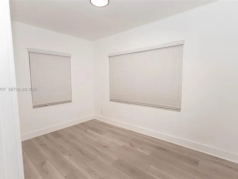 111 SW 31st Ct #1 — Photo 8