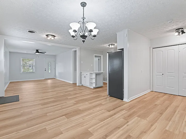 111 Lori Streetprattville — Photo 4