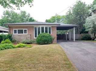 16 Trailside Dr #C15, Toronto, ON M2J 2C9