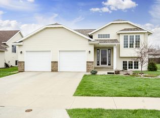 6083 Hillsboro Dr NW, Rochester, MN 55901