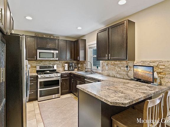4th image of 445 Lasalle Ave NW