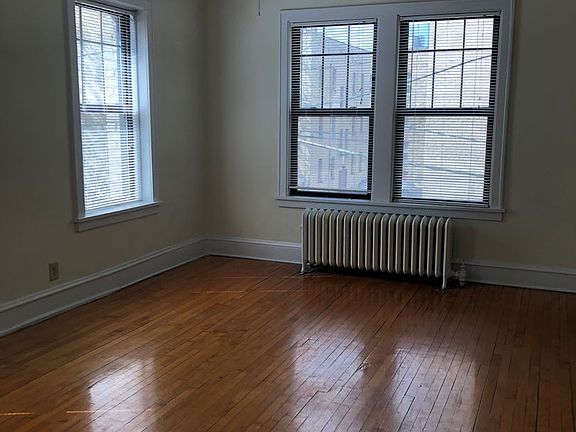 5th image of 214 19th St E APT 208