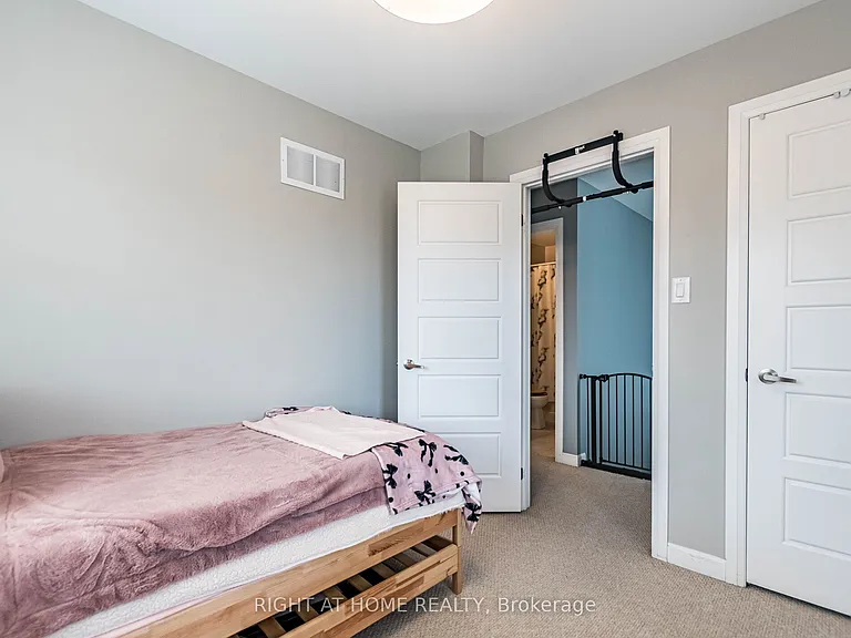 165 Hampshire Way #61 — Photo 34