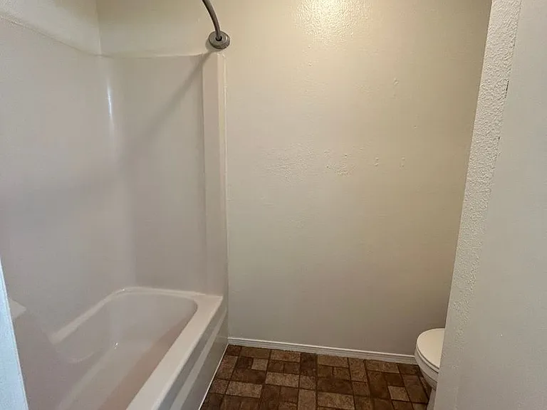 312-318 E Saint Anne Pl — Photo 10