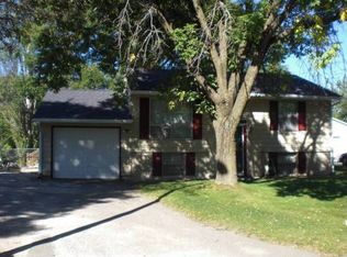 3204 Huxley Ln SW, Cedar Rapids, IA 52404