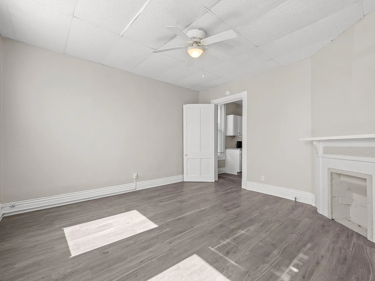3 bed, 1127 sqft, $1,350 — Photo 4