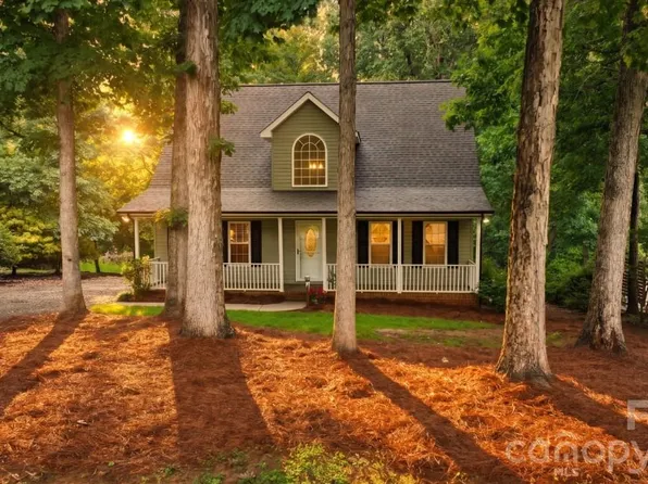 302 Skyland Ct, Mount Gilead, NC 27306