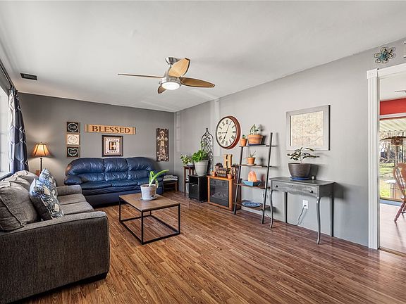 5th image of 946 Janelle Ave