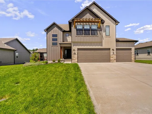 18738 Ocheltree St, Spring Hill, KS 66083
