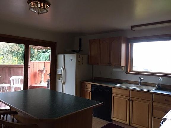 4th image of 1518 N 146th St #306