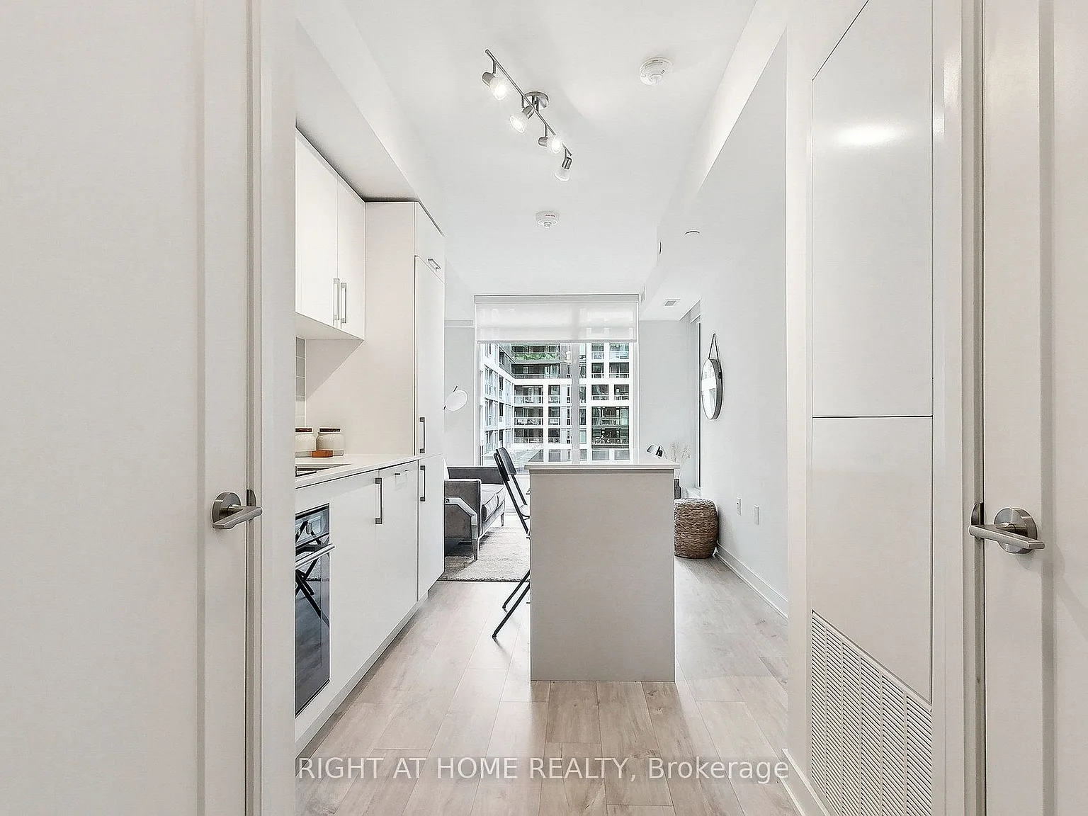 1 bed, $2,300 — Photo 3