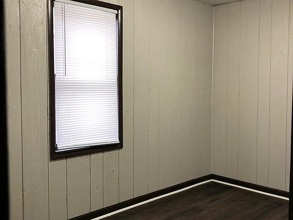 3rd image of 4821 Homerlee Ave House 1