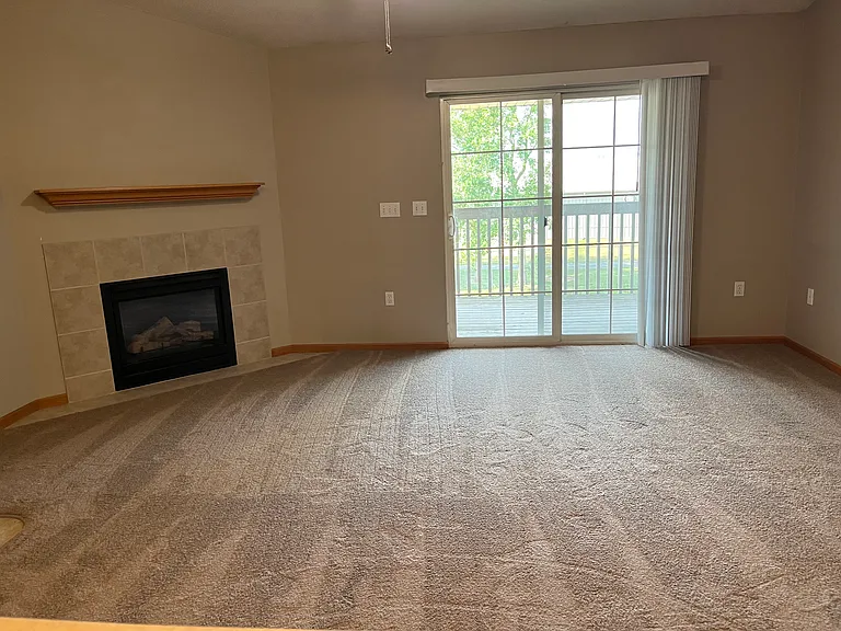 90 E Jefferson St #8 — Photo 6
