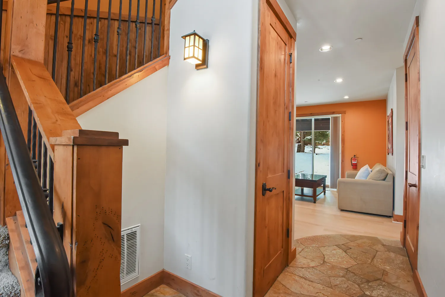 5 bed, 3164 sqft, $7,300 — Photo 3