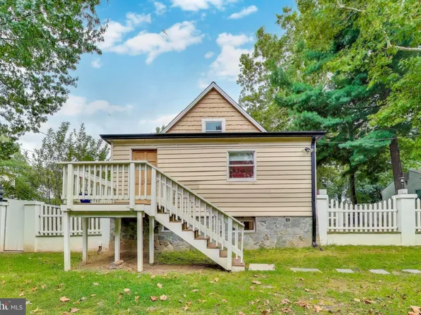 9211 Fowler Ln, Lanham, MD 20706