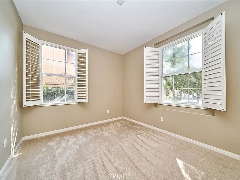 1324 N Macneil Dr — Photo 31