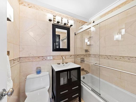 5th image of 353 E 72nd St APT 32D