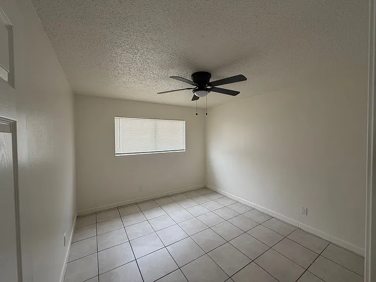 640 W 20th St #8 — Photo 9
