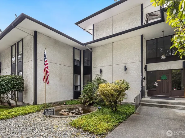 19409 56th Ave W #202, Lynnwood, WA 98036