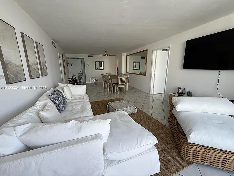 6039 Collins Ave #1236 — Photo 4