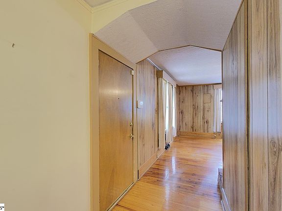 5th image of 23 Transylvania St
