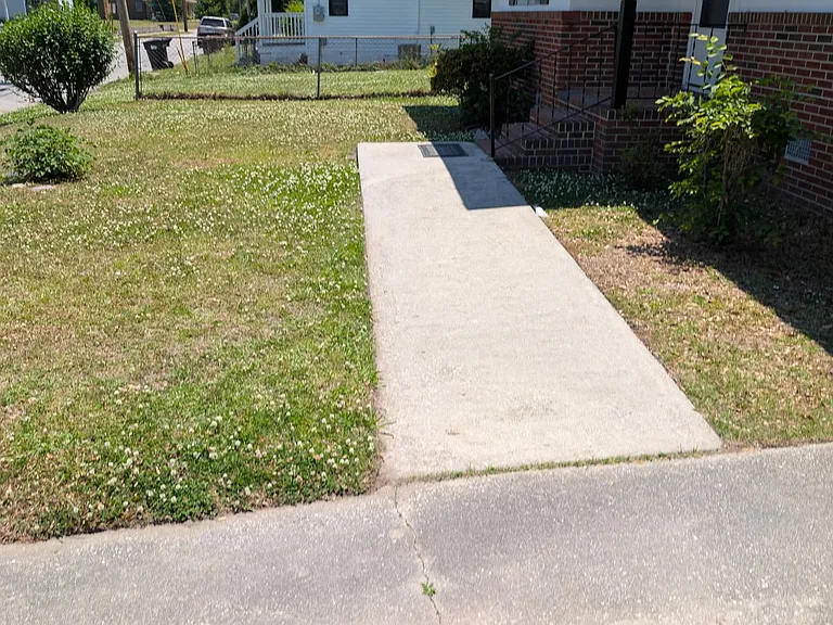 711 Herrington Rd — Photo 8