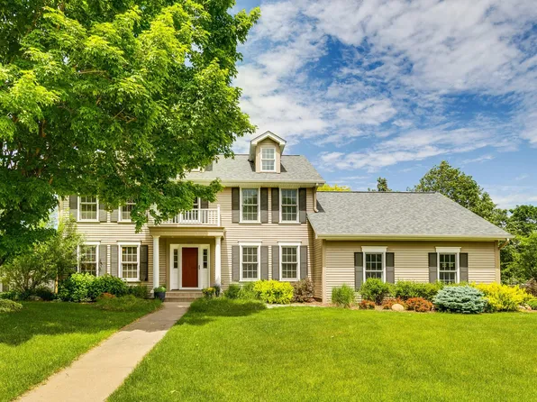 1271 Woodcrest Ave, Shoreview, MN 55126