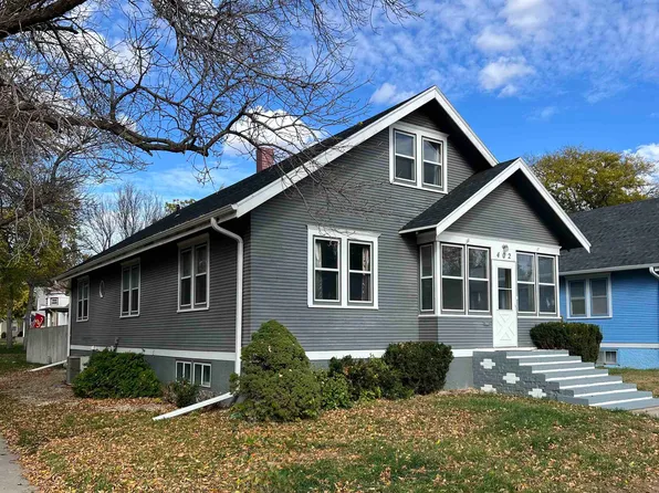 402 13th St, Gothenburg, NE 69138