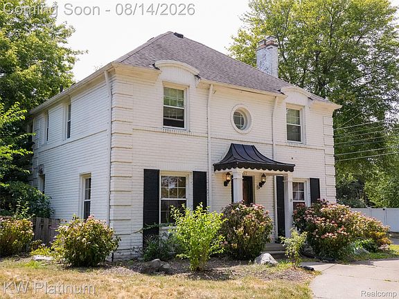 2nd image of 657 Hawthorne Rd