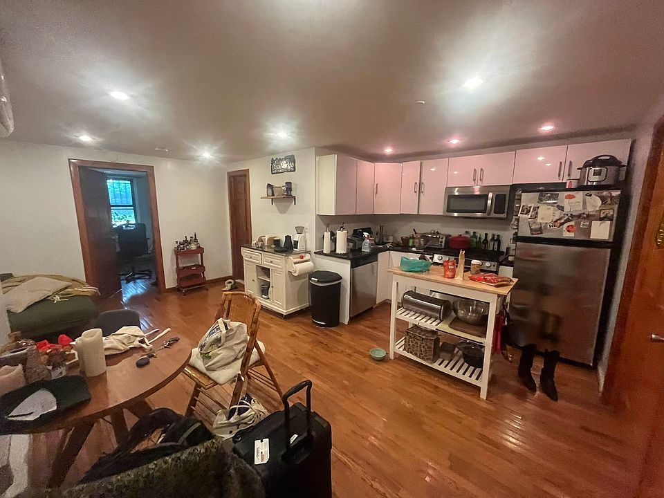1st image of 405 Clermont Ave APT 1